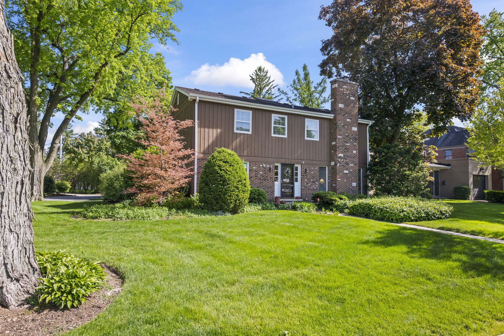 512 S Bristol Lane, Arlington Heights, IL 60005