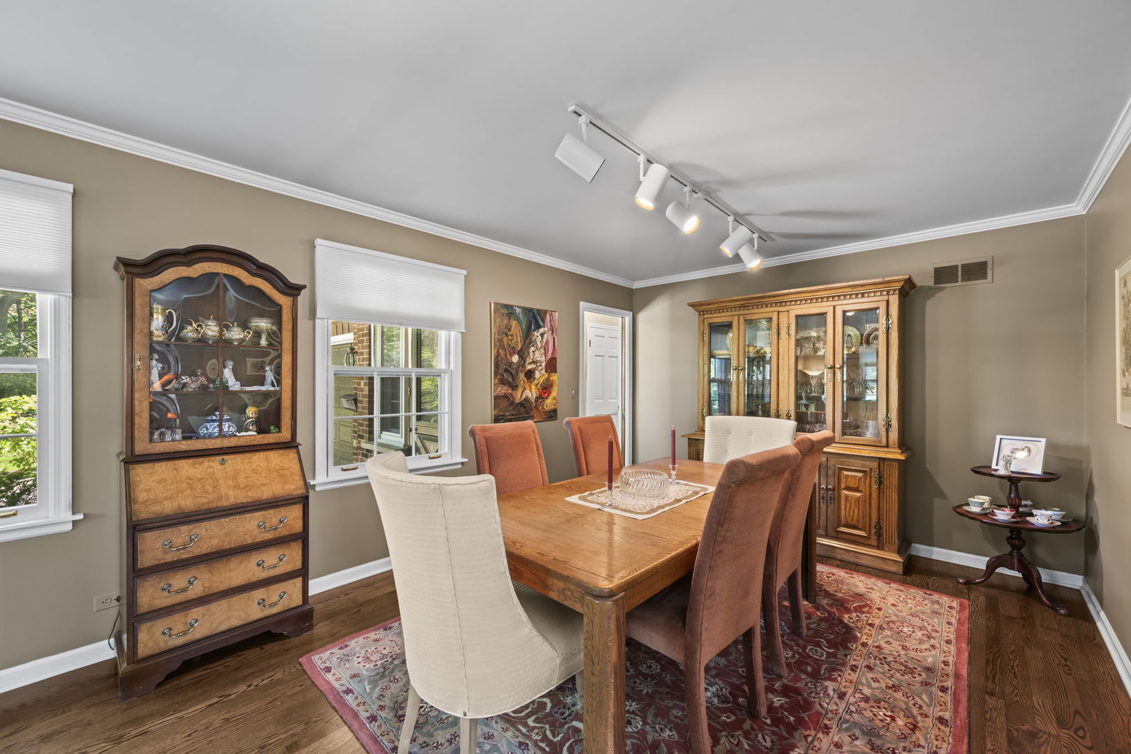 512 S Bristol Lane, Arlington Heights, IL 60005