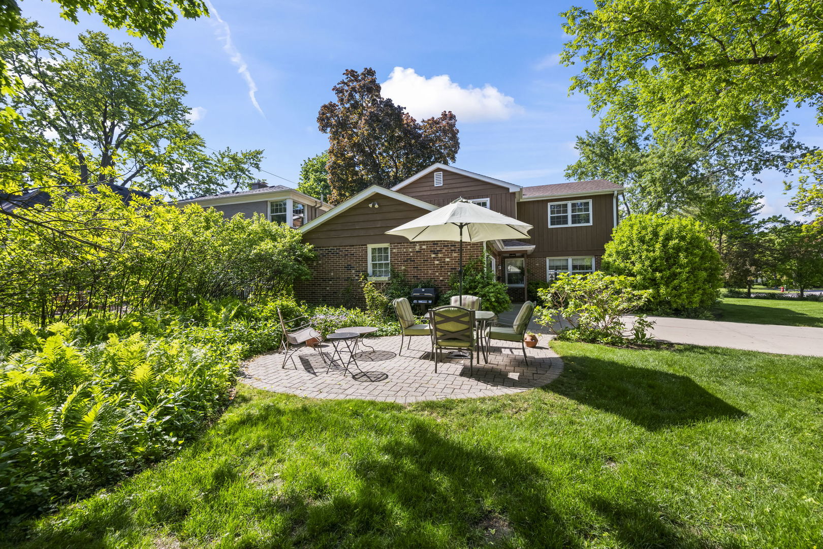 512 S Bristol Lane, Arlington Heights, IL 60005