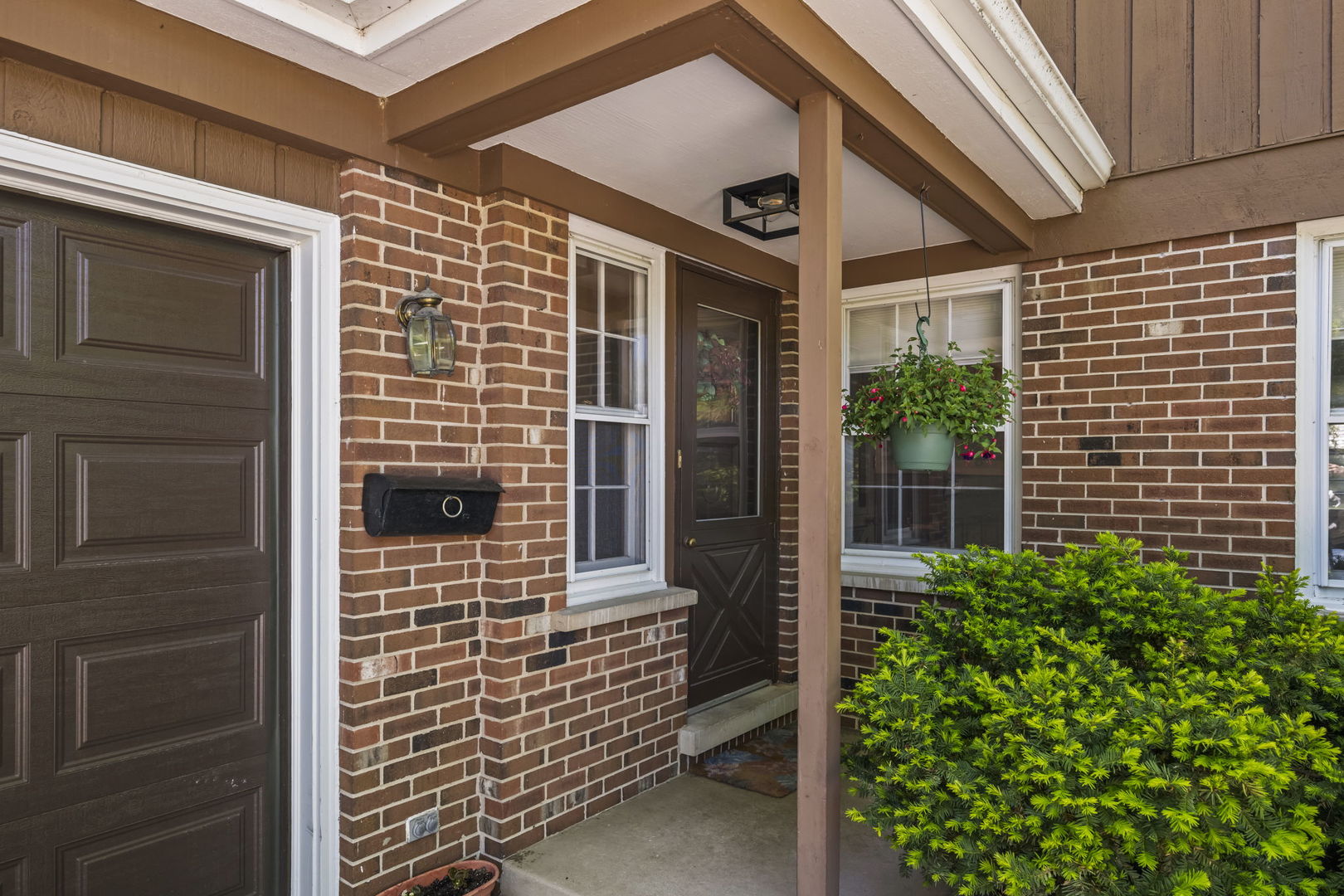512 S Bristol Lane, Arlington Heights, IL 60005