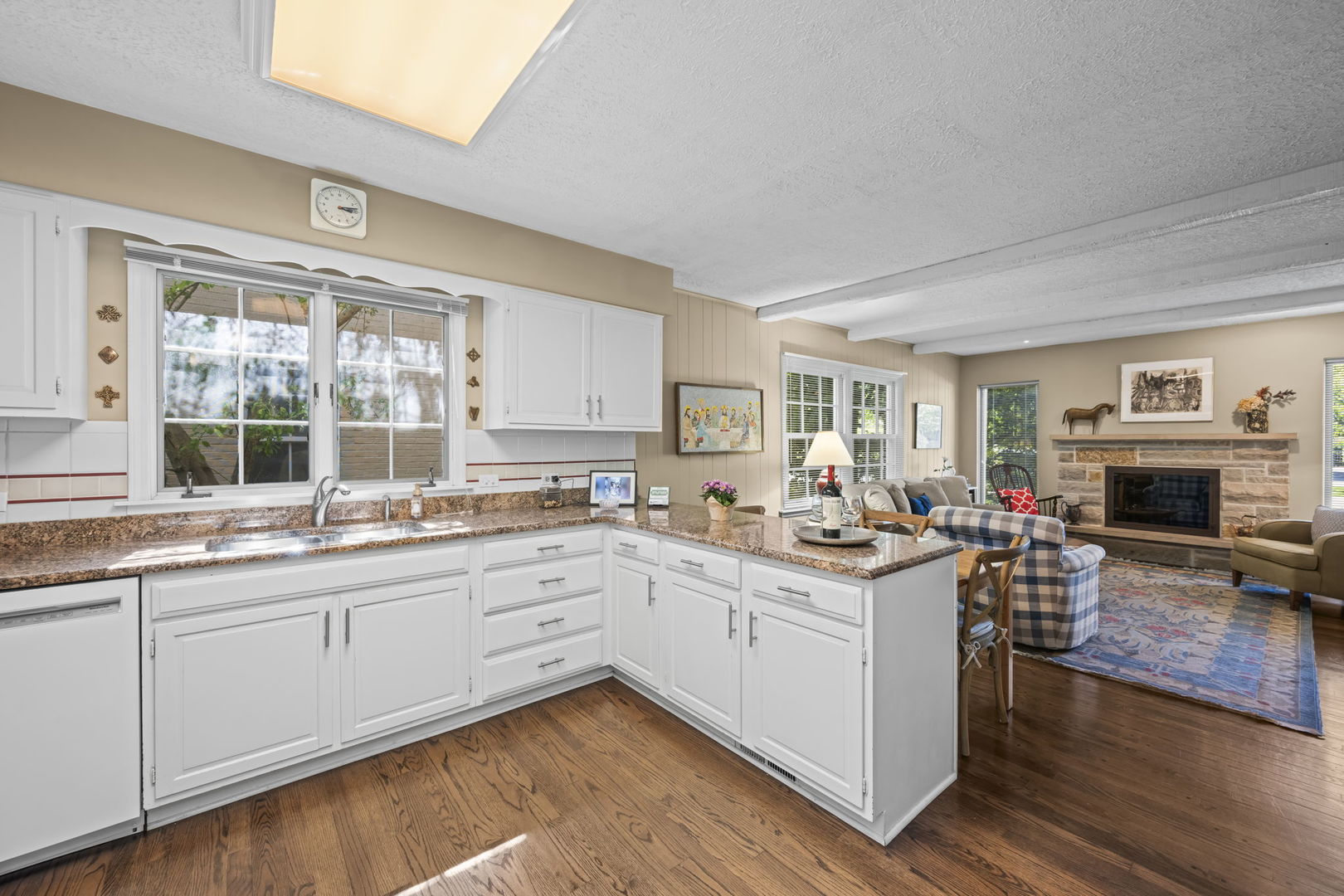 512 S Bristol Lane, Arlington Heights, IL 60005