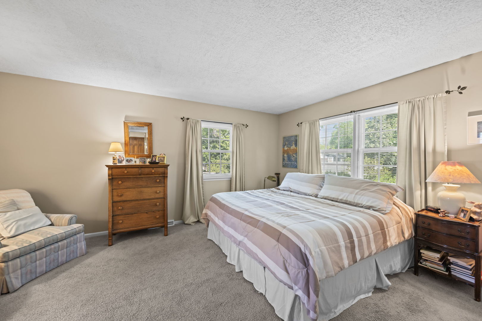 512 S Bristol Lane, Arlington Heights, IL 60005