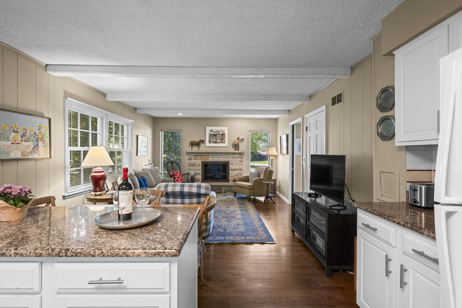 512 S Bristol Lane, Arlington Heights, IL 60005