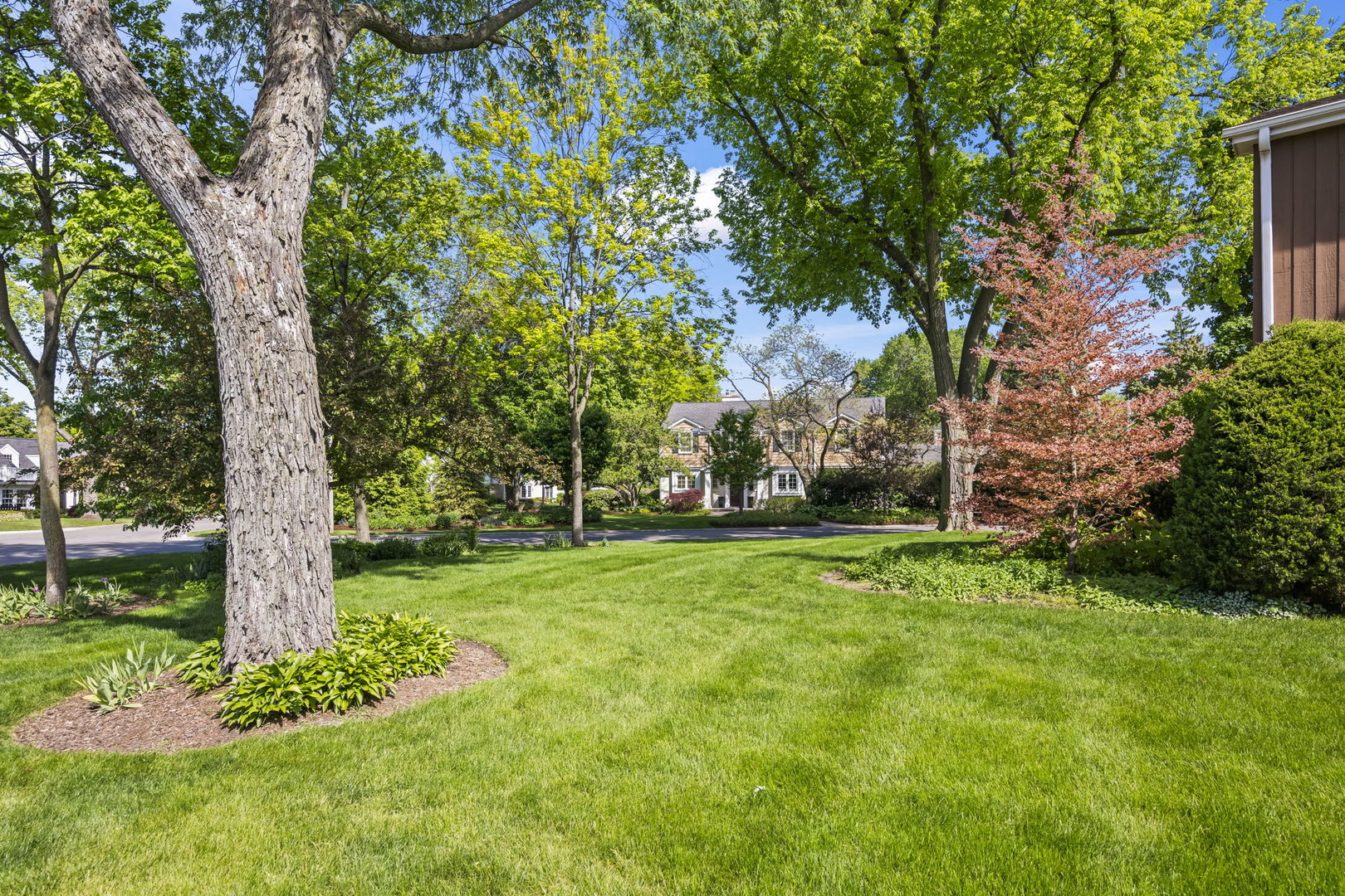 512 S Bristol Lane, Arlington Heights, IL 60005