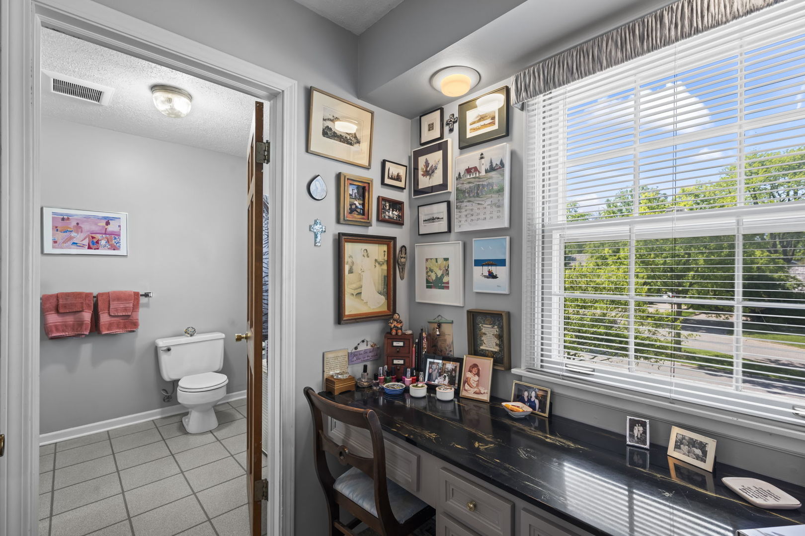 512 S Bristol Lane, Arlington Heights, IL 60005