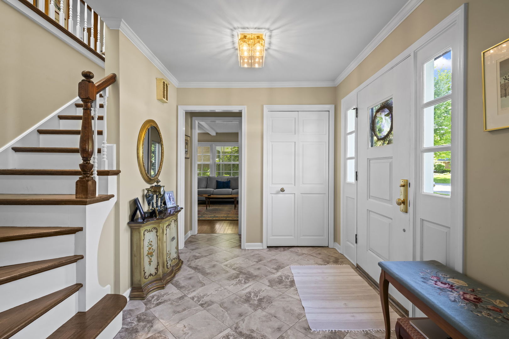 512 S Bristol Lane, Arlington Heights, IL 60005