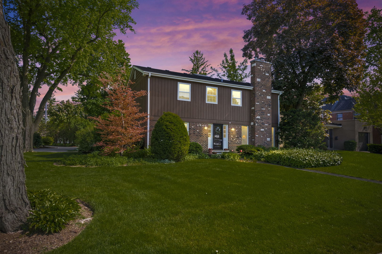 512 S Bristol Lane, Arlington Heights, IL 60005