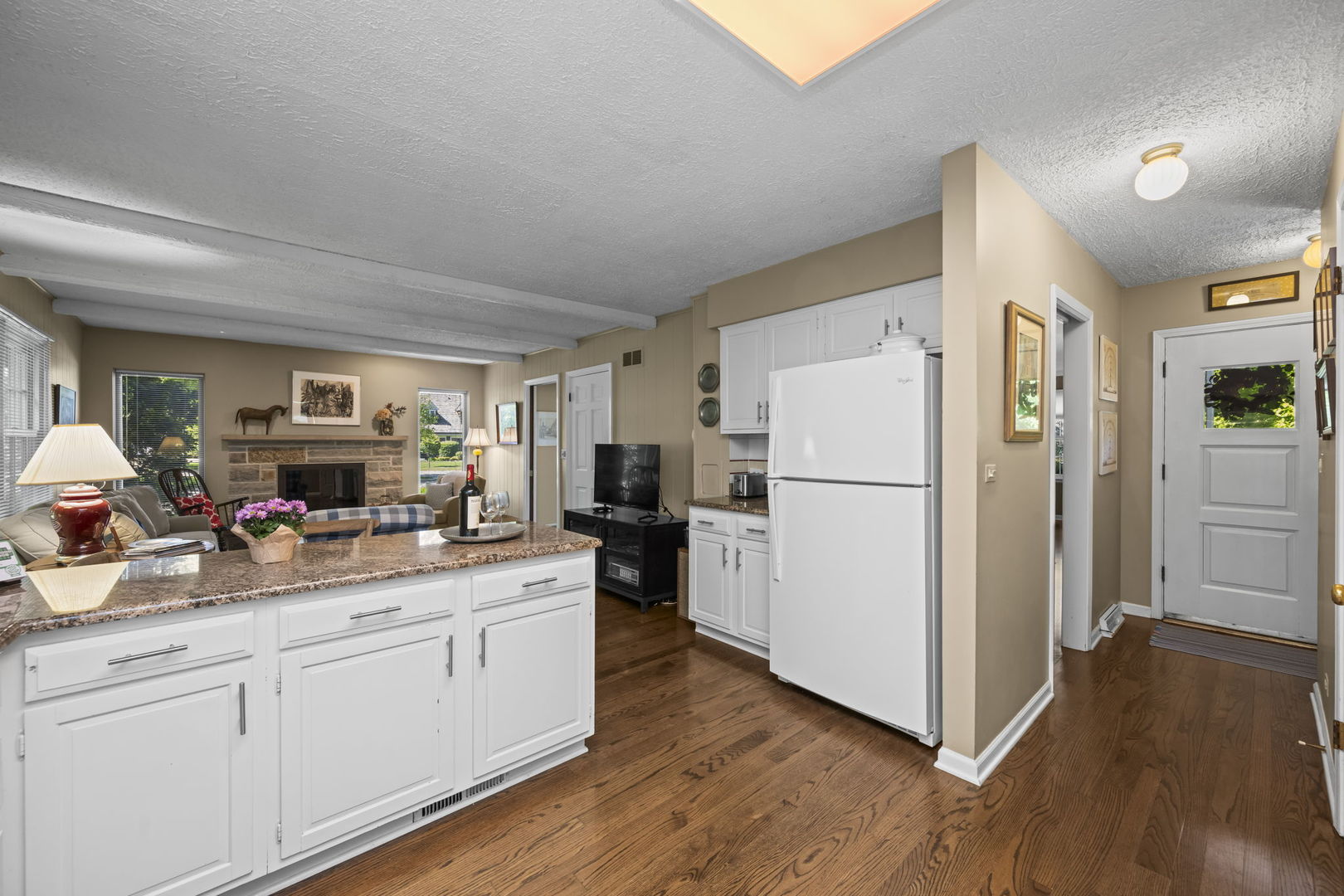 512 S Bristol Lane, Arlington Heights, IL 60005