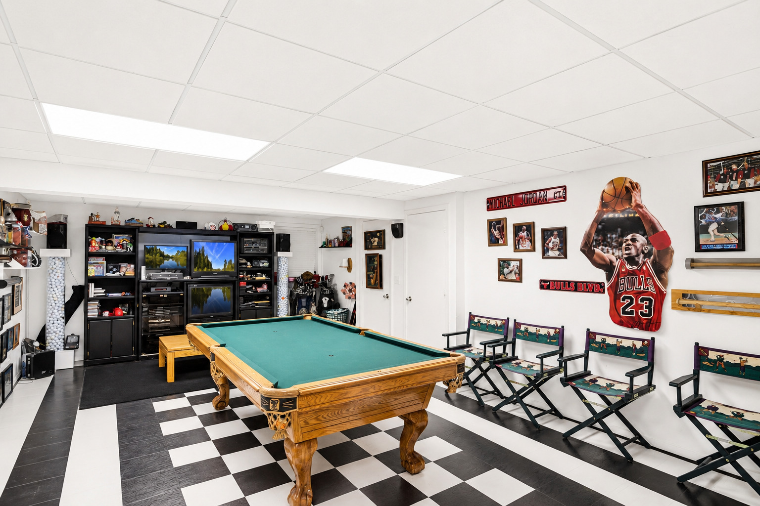 631 Mason Lane, Lake In The Hills, IL 60156