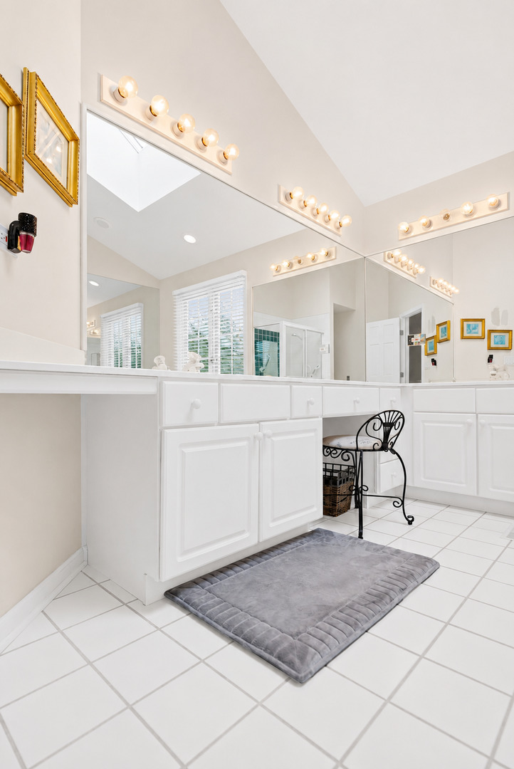 631 Mason Lane, Lake In The Hills, IL 60156