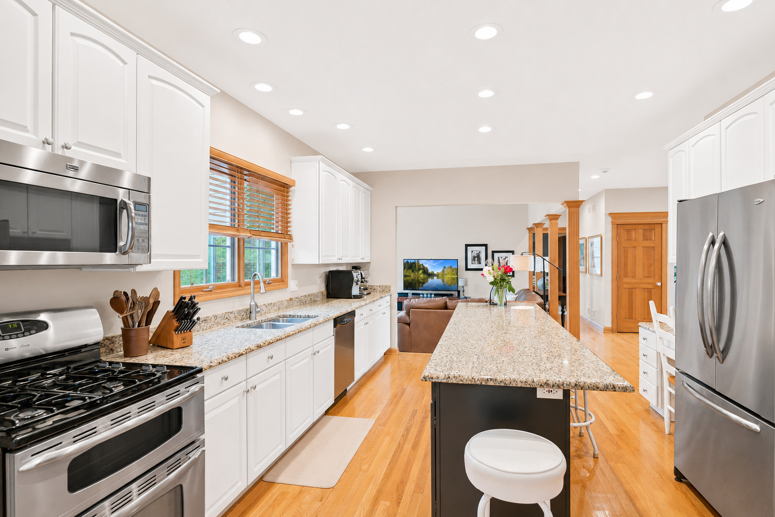 631 Mason Lane, Lake In The Hills, IL 60156
