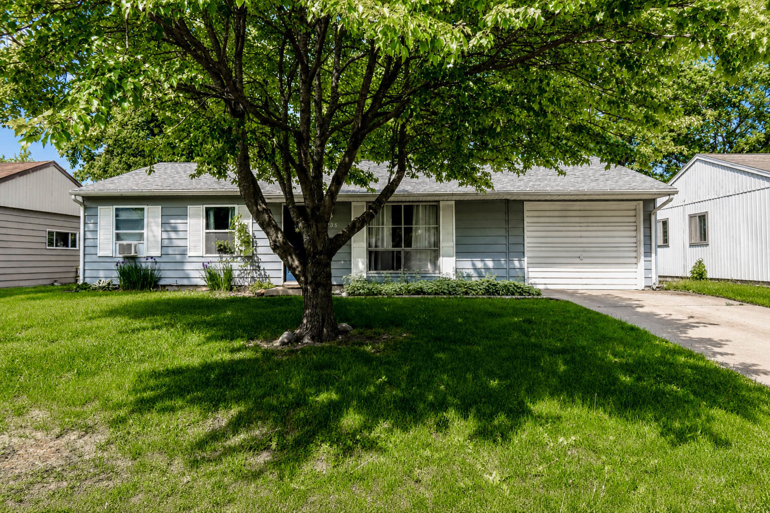1205 N Nixon Drive, Pontiac, IL 61764