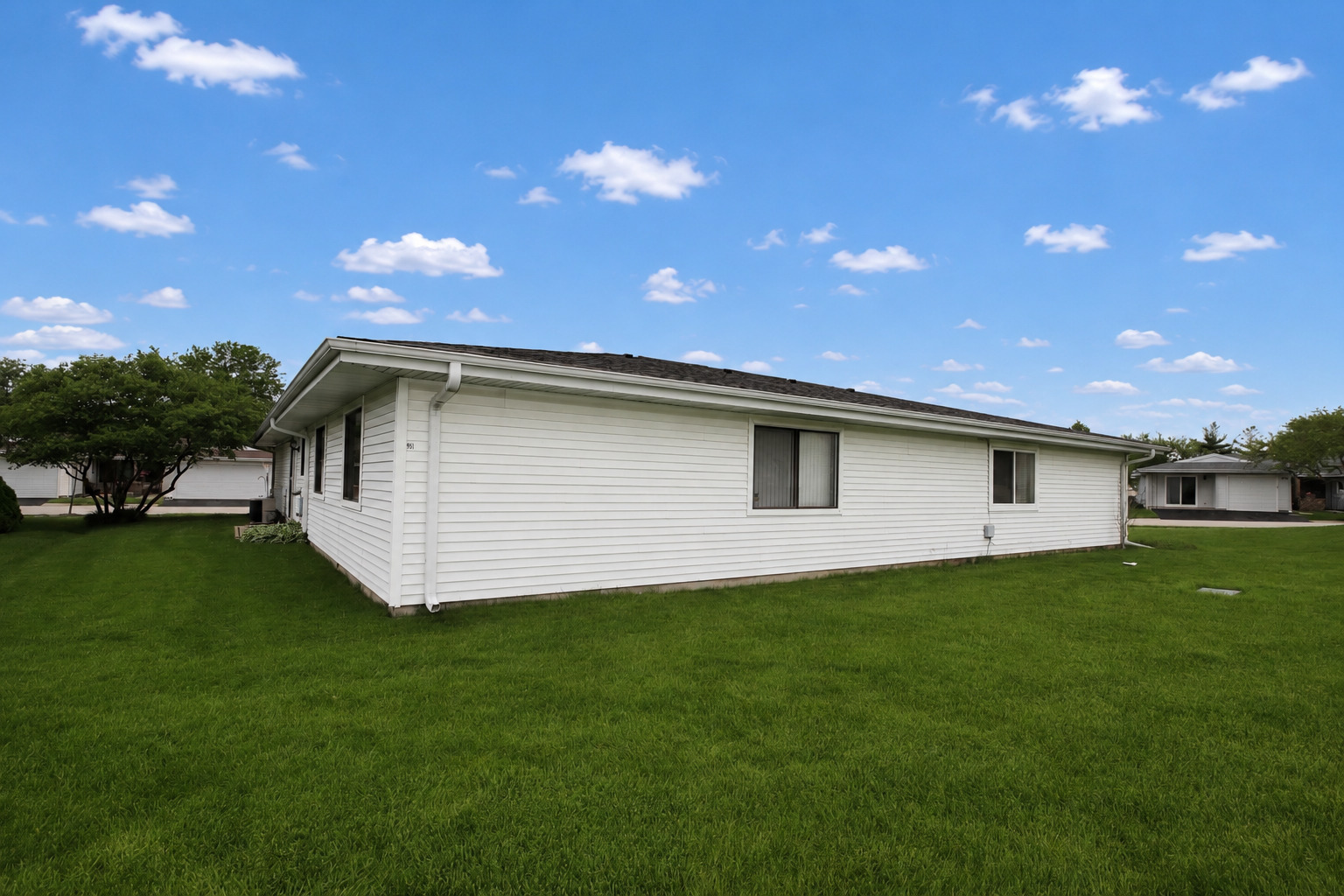 951 Chelsea Lane, Schaumburg, IL 60193