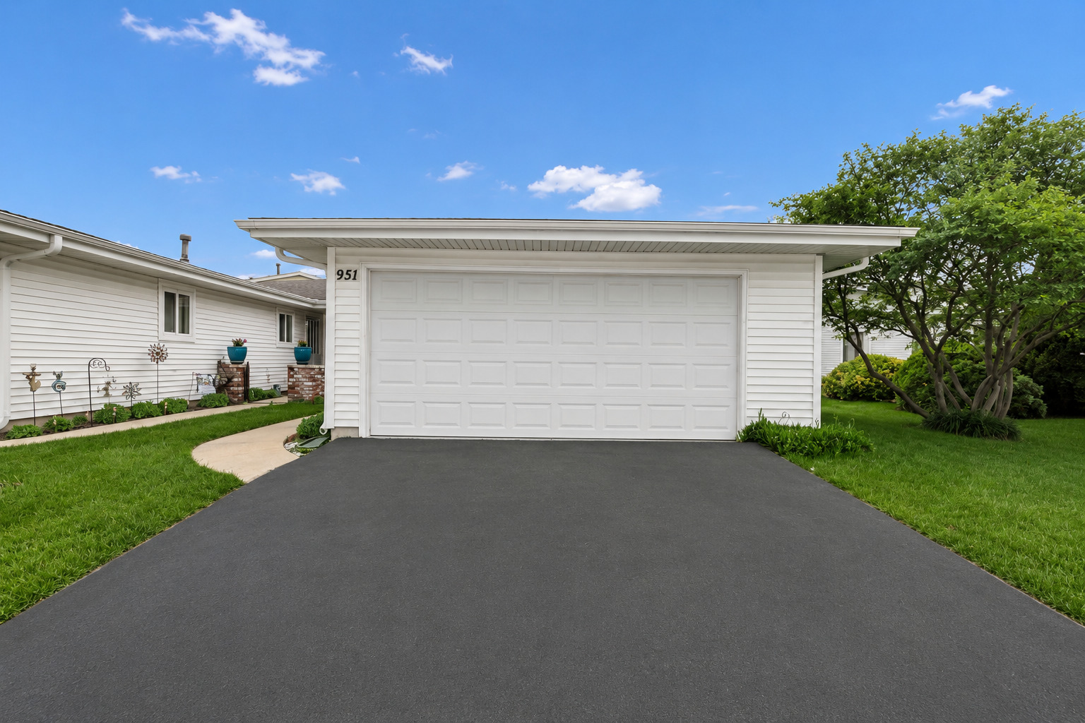 951 Chelsea Lane, Schaumburg, IL 60193