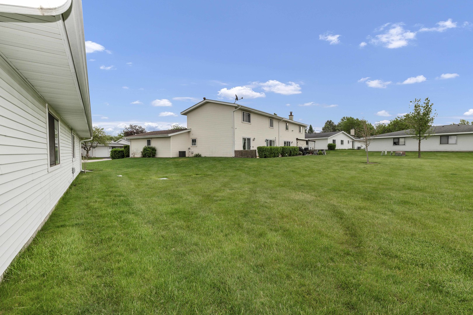 951 Chelsea Lane, Schaumburg, IL 60193