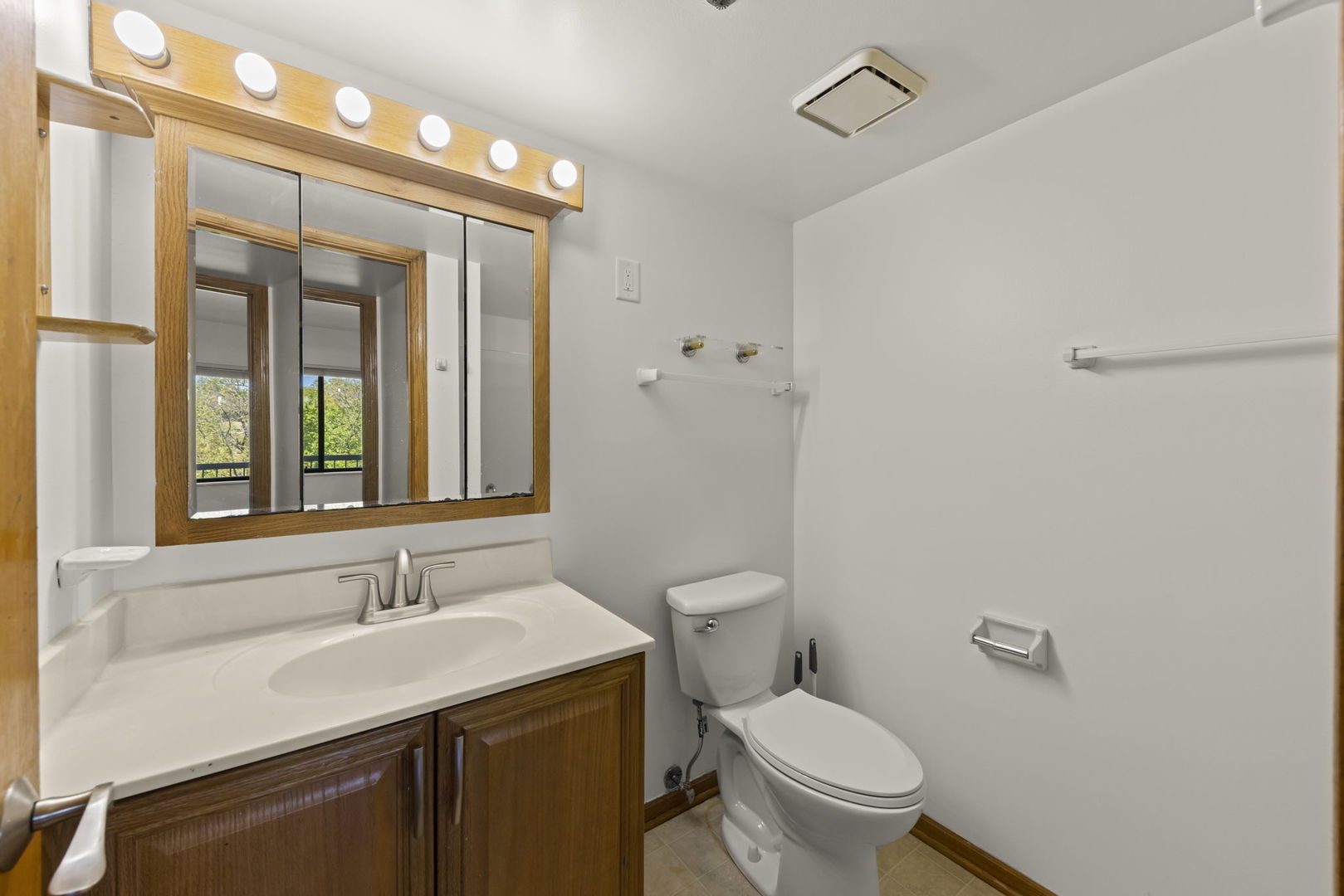 6010 Lake Bluff Drive #301, Tinley Park, IL 60477