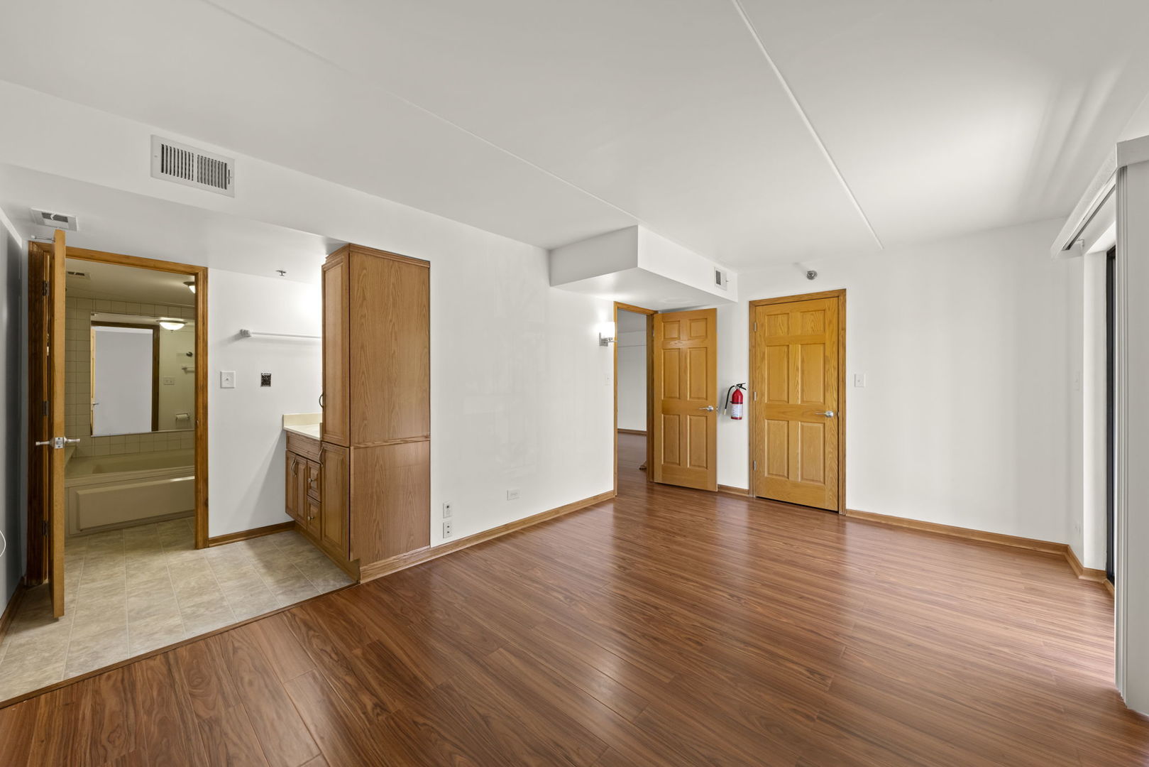 6010 Lake Bluff Drive #301, Tinley Park, IL 60477