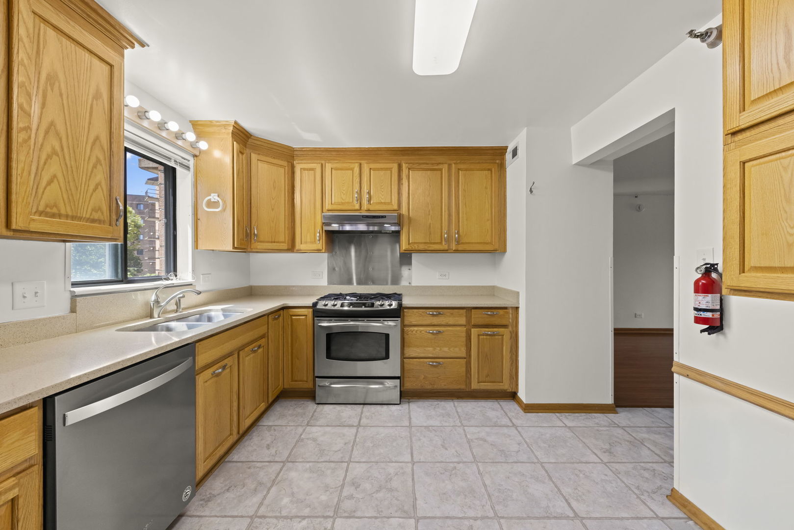 6010 Lake Bluff Drive #301, Tinley Park, IL 60477