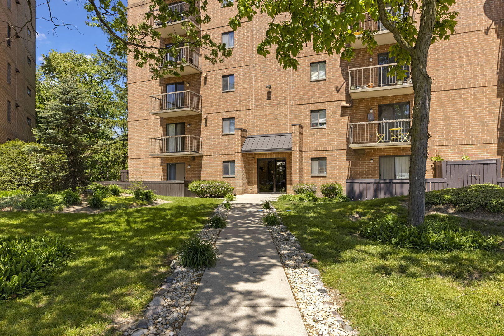 6010 Lake Bluff Drive #301, Tinley Park, IL 60477