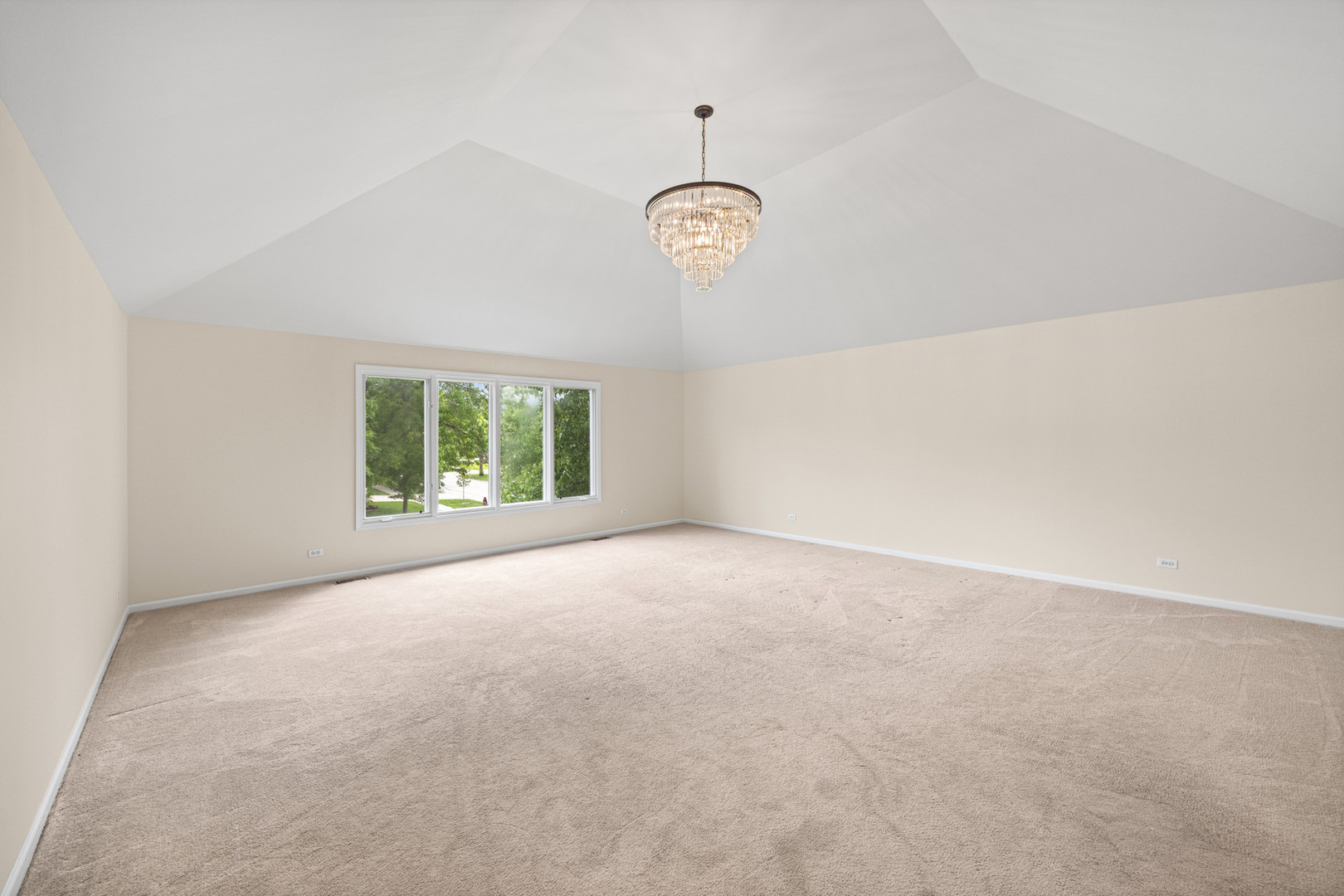 211 Millcreek Lane, Naperville, IL 60540