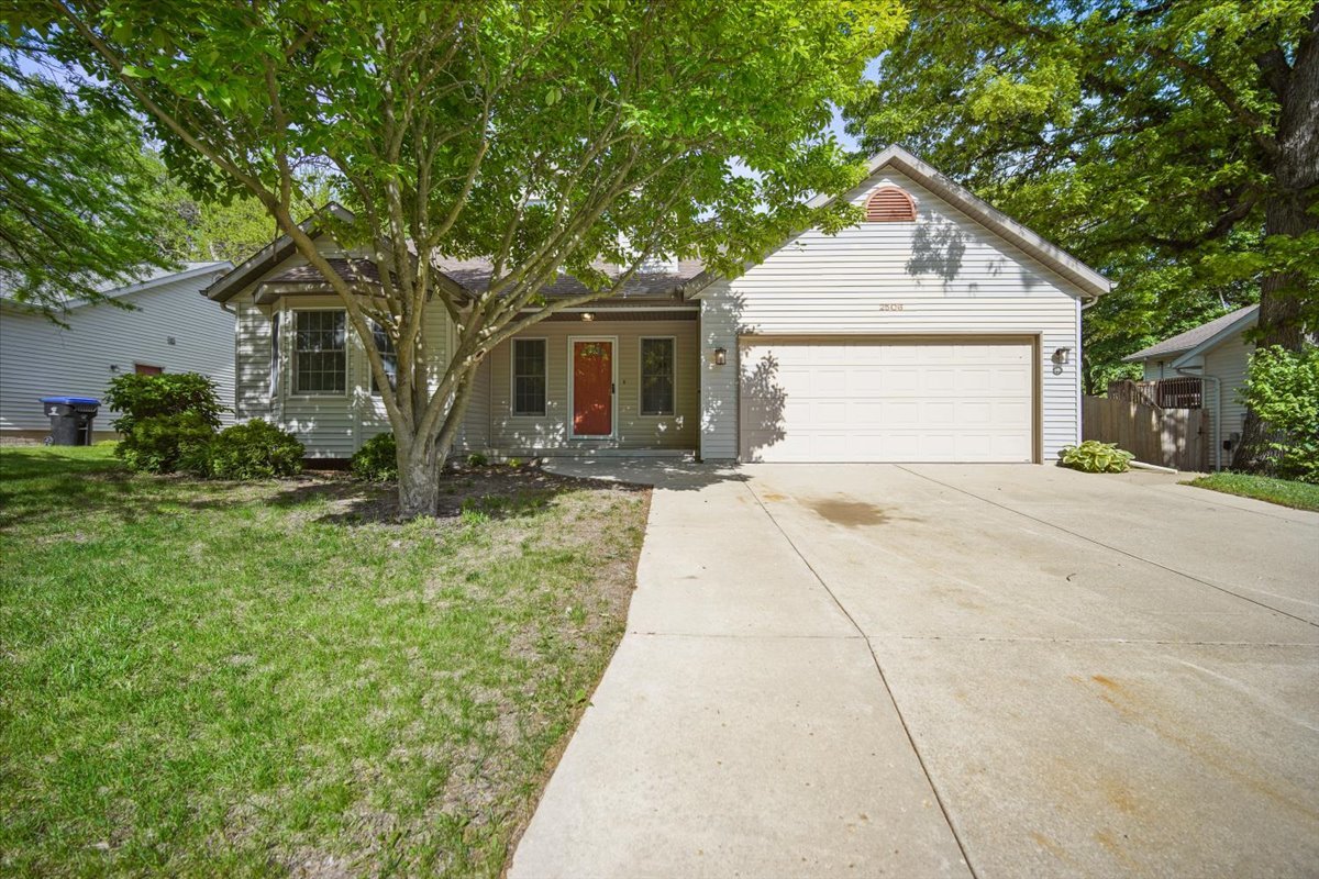 2506 Timberview Drive, Bloomington, IL 61701