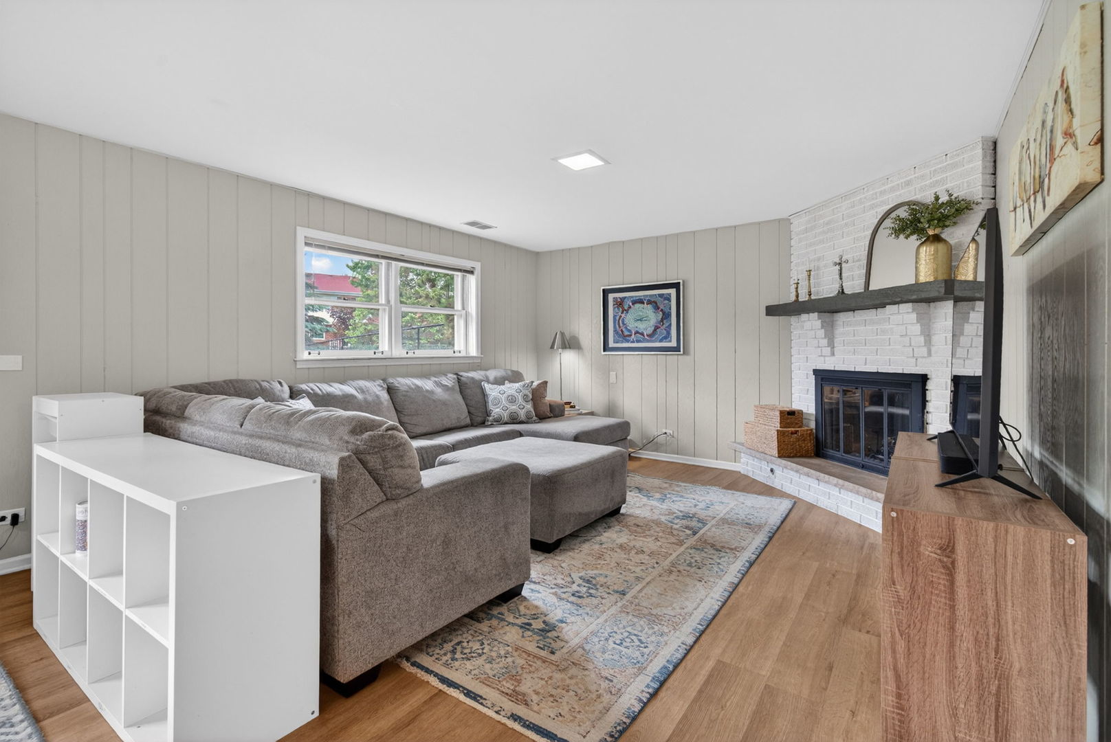 8632 Clifford Drive, Darien, IL 60561