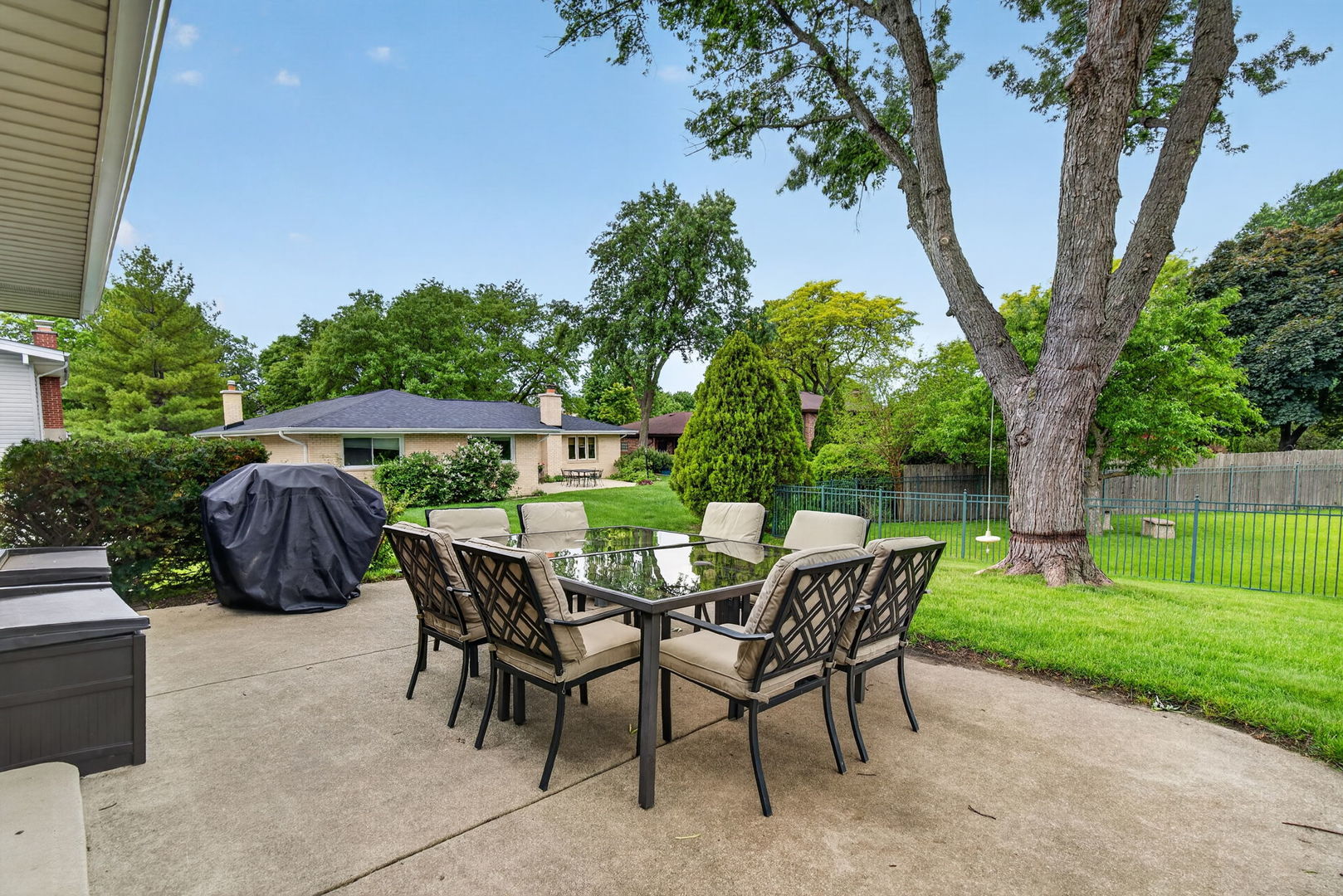 8632 Clifford Drive, Darien, IL 60561
