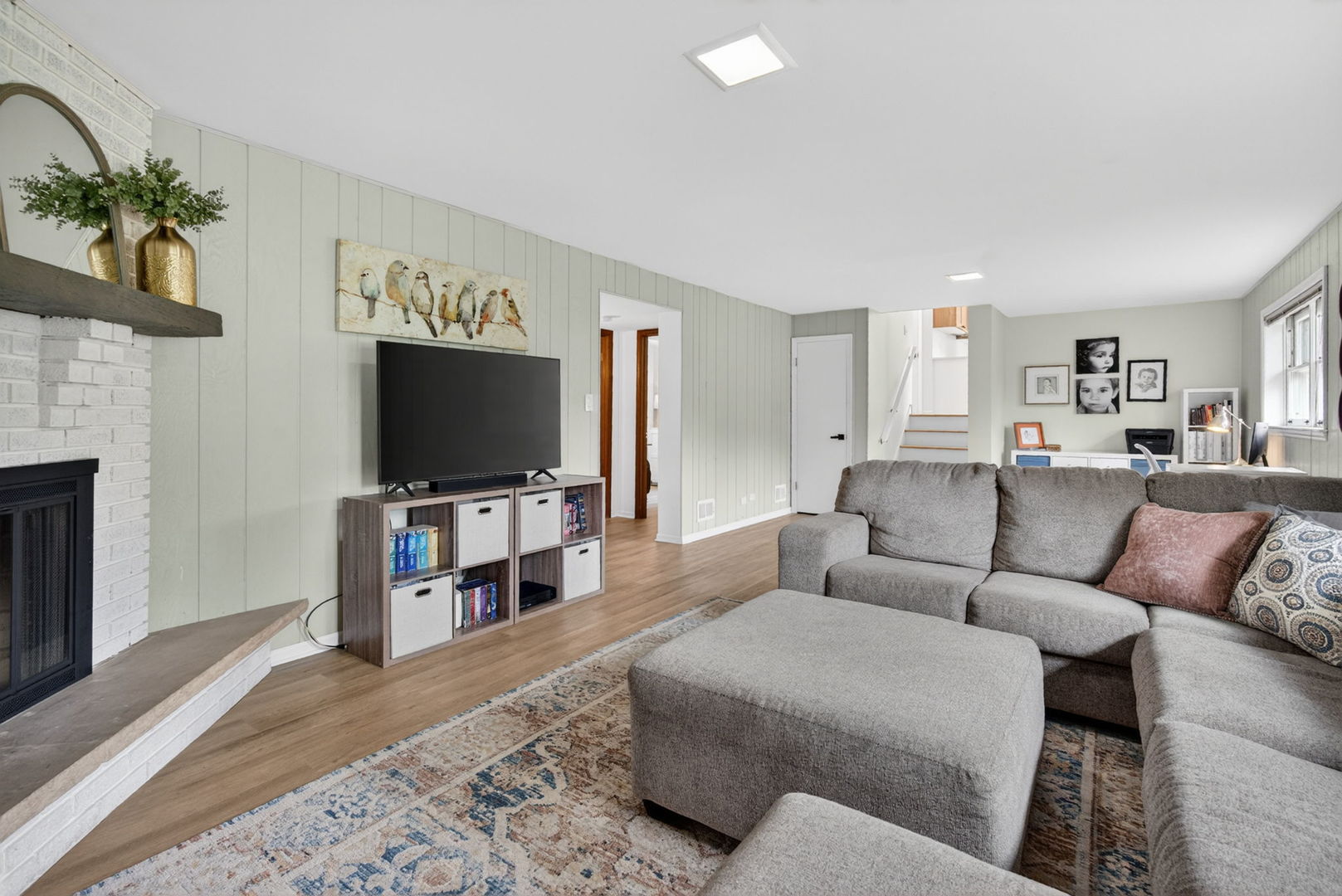 8632 Clifford Drive, Darien, IL 60561