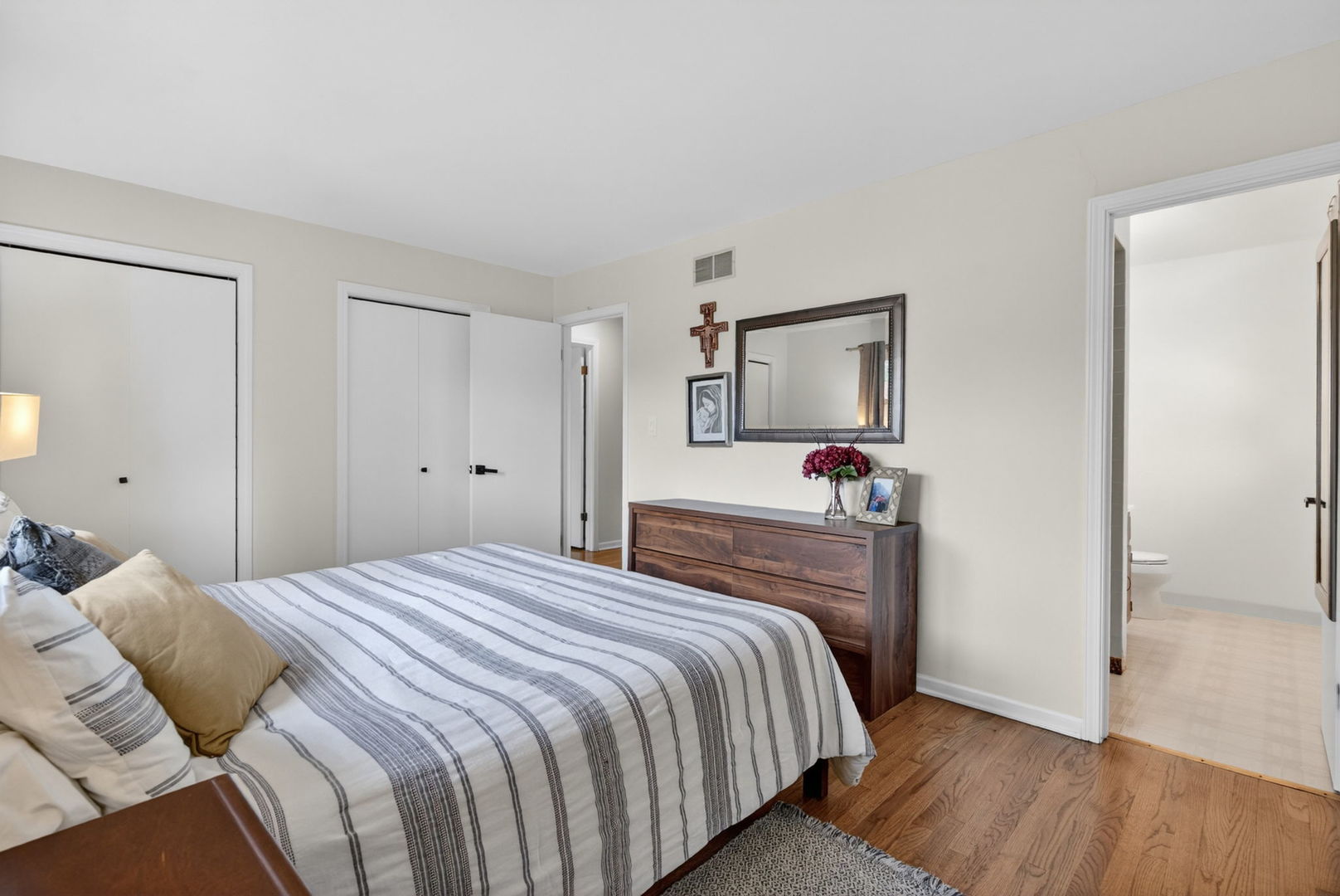 8632 Clifford Drive, Darien, IL 60561