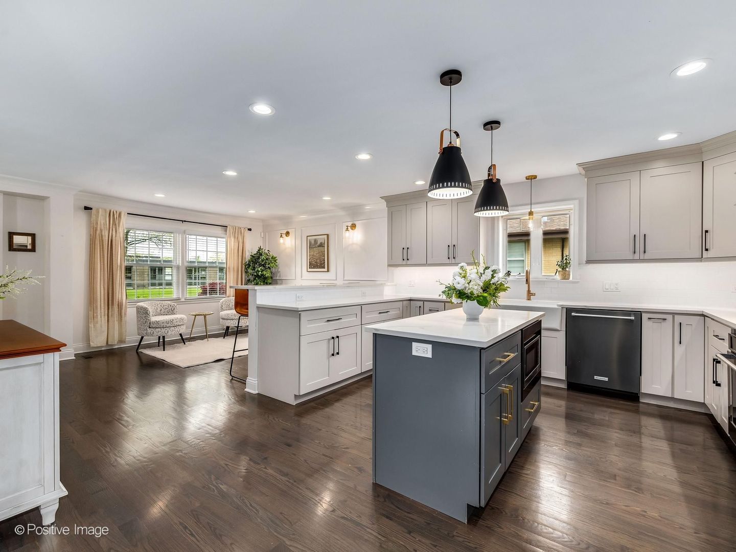 949 S Euclid Avenue, Elmhurst, IL 60126