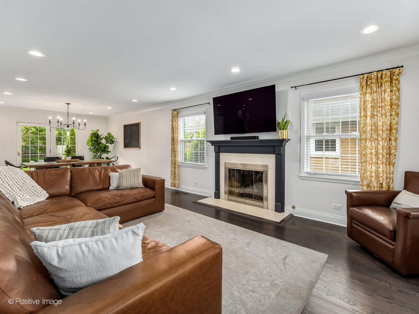 949 S Euclid Avenue, Elmhurst, IL 60126