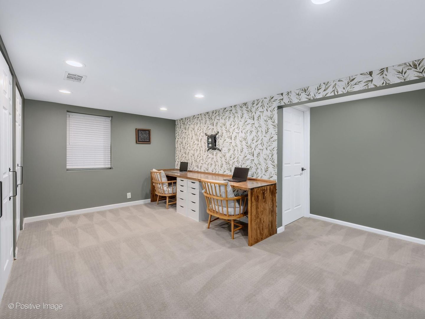 949 S Euclid Avenue, Elmhurst, IL 60126
