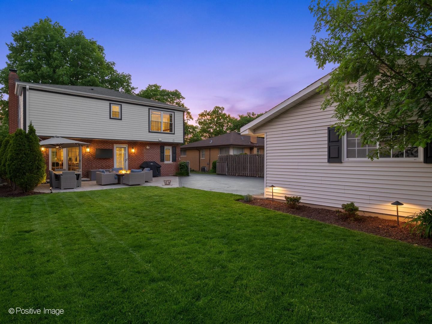 949 S Euclid Avenue, Elmhurst, IL 60126