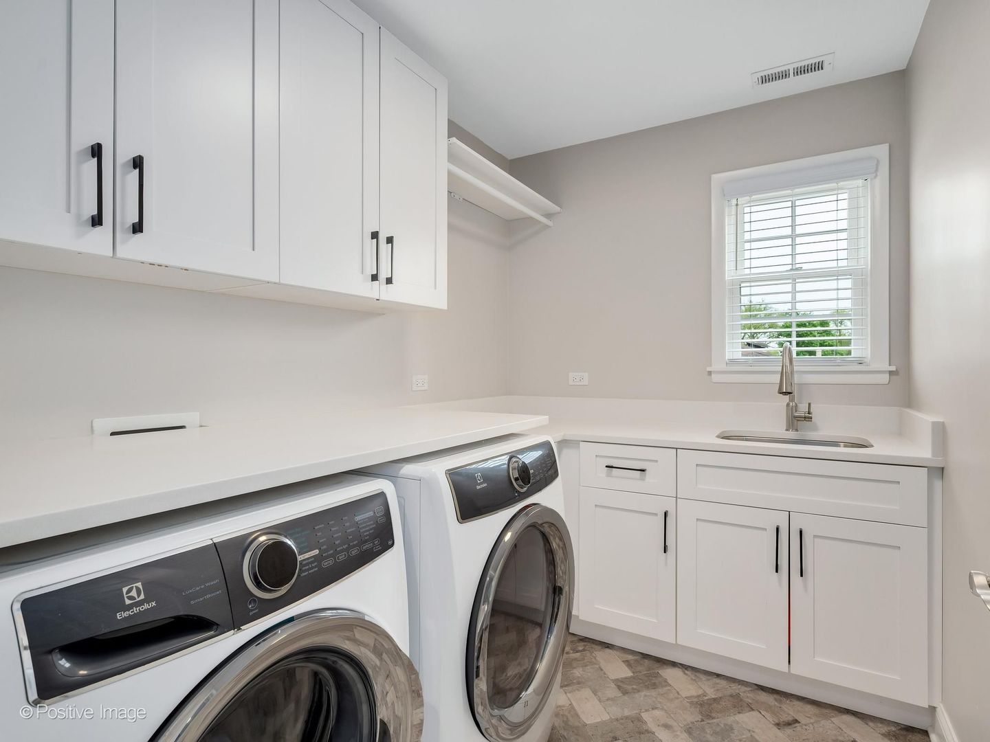 949 S Euclid Avenue, Elmhurst, IL 60126