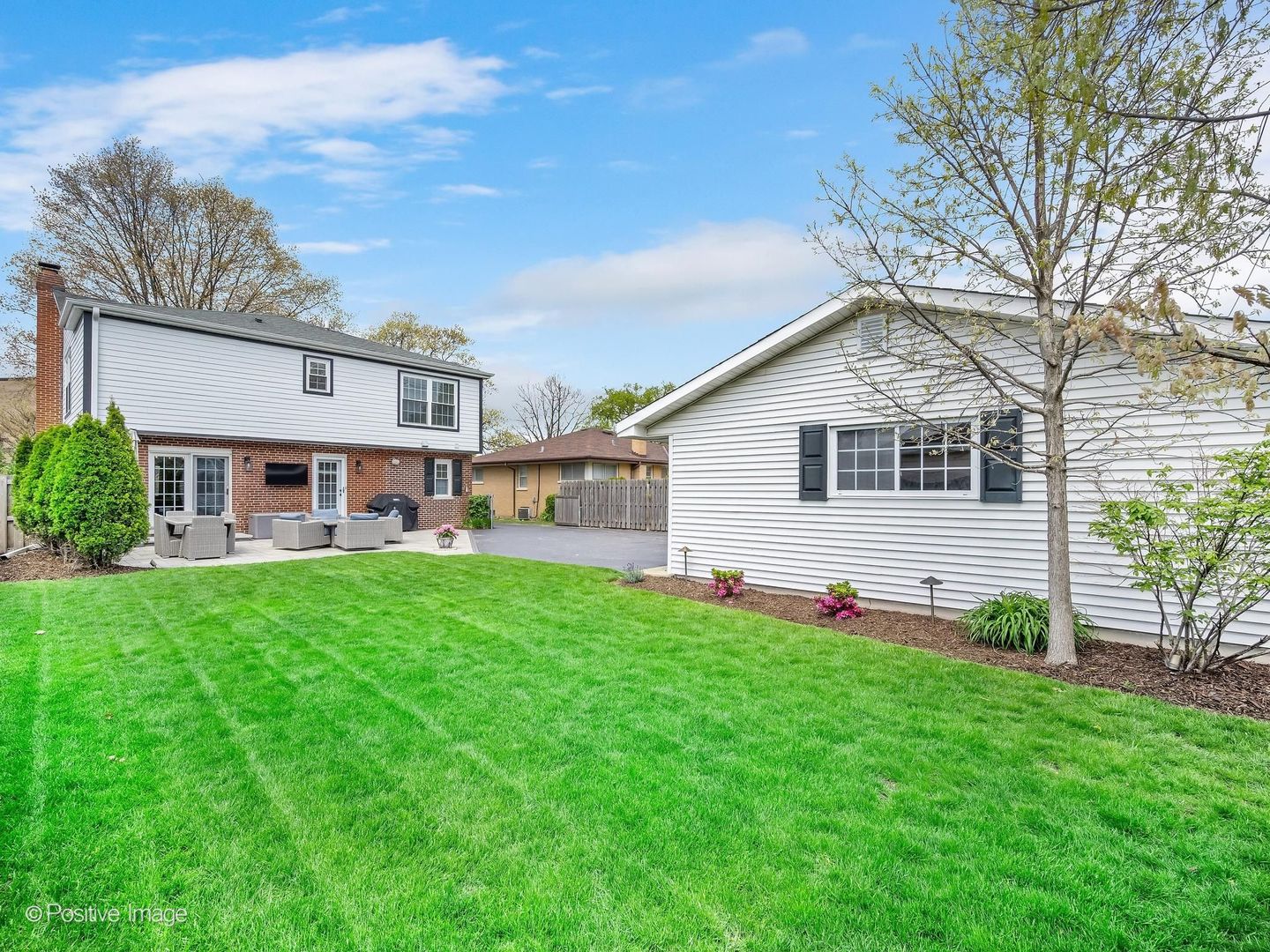 949 S Euclid Avenue, Elmhurst, IL 60126