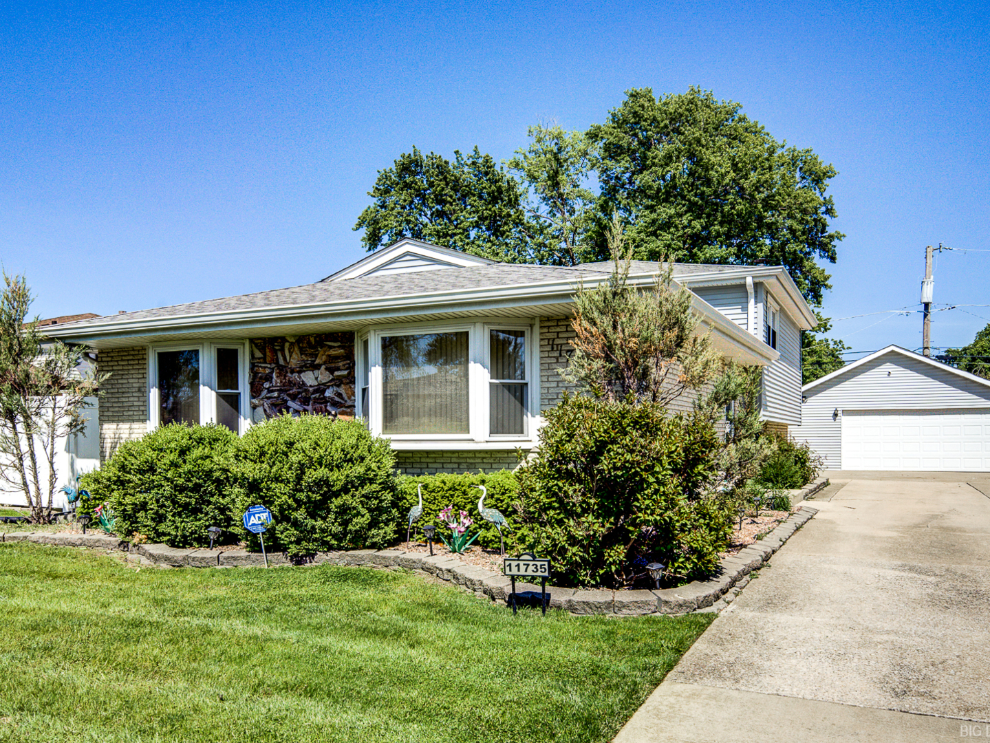 11735 S Leamington Avenue, Alsip, IL 60803