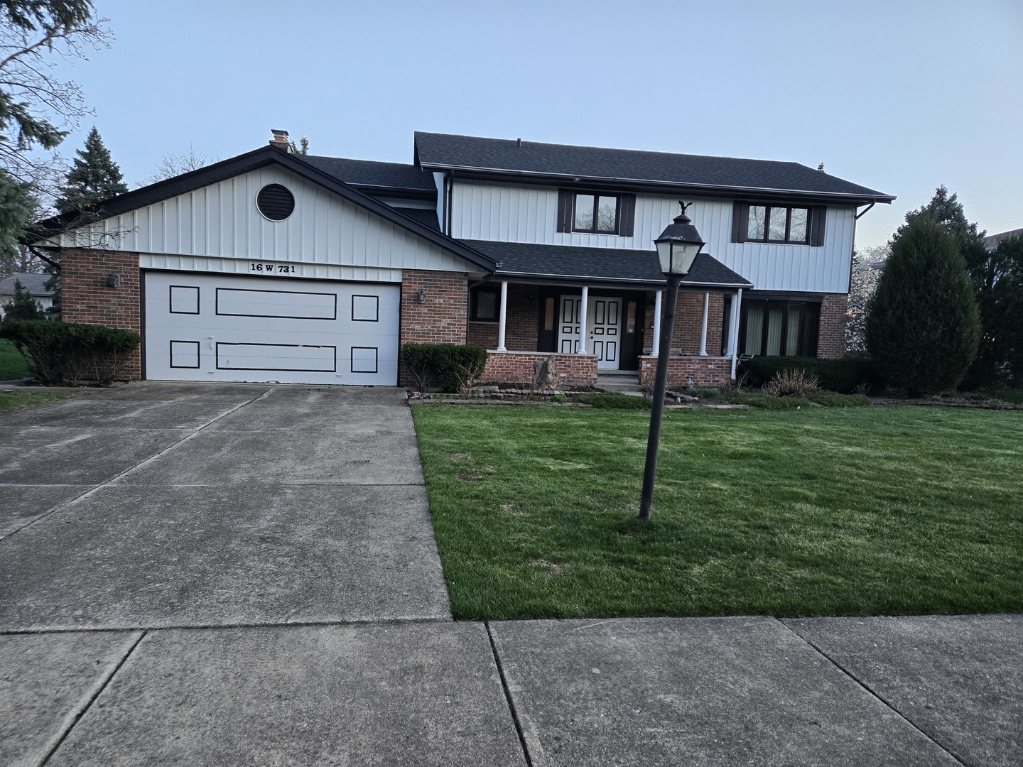 16W731 89th Place, Willowbrook, IL 60527