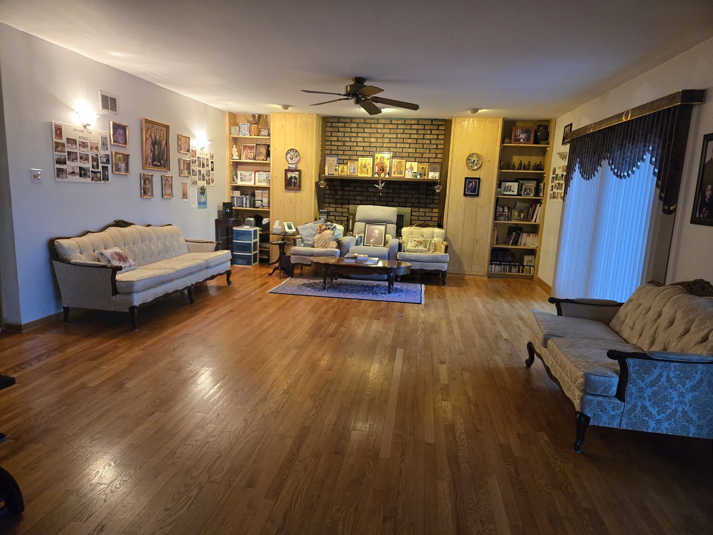 16W731 89th Place, Willowbrook, IL 60527