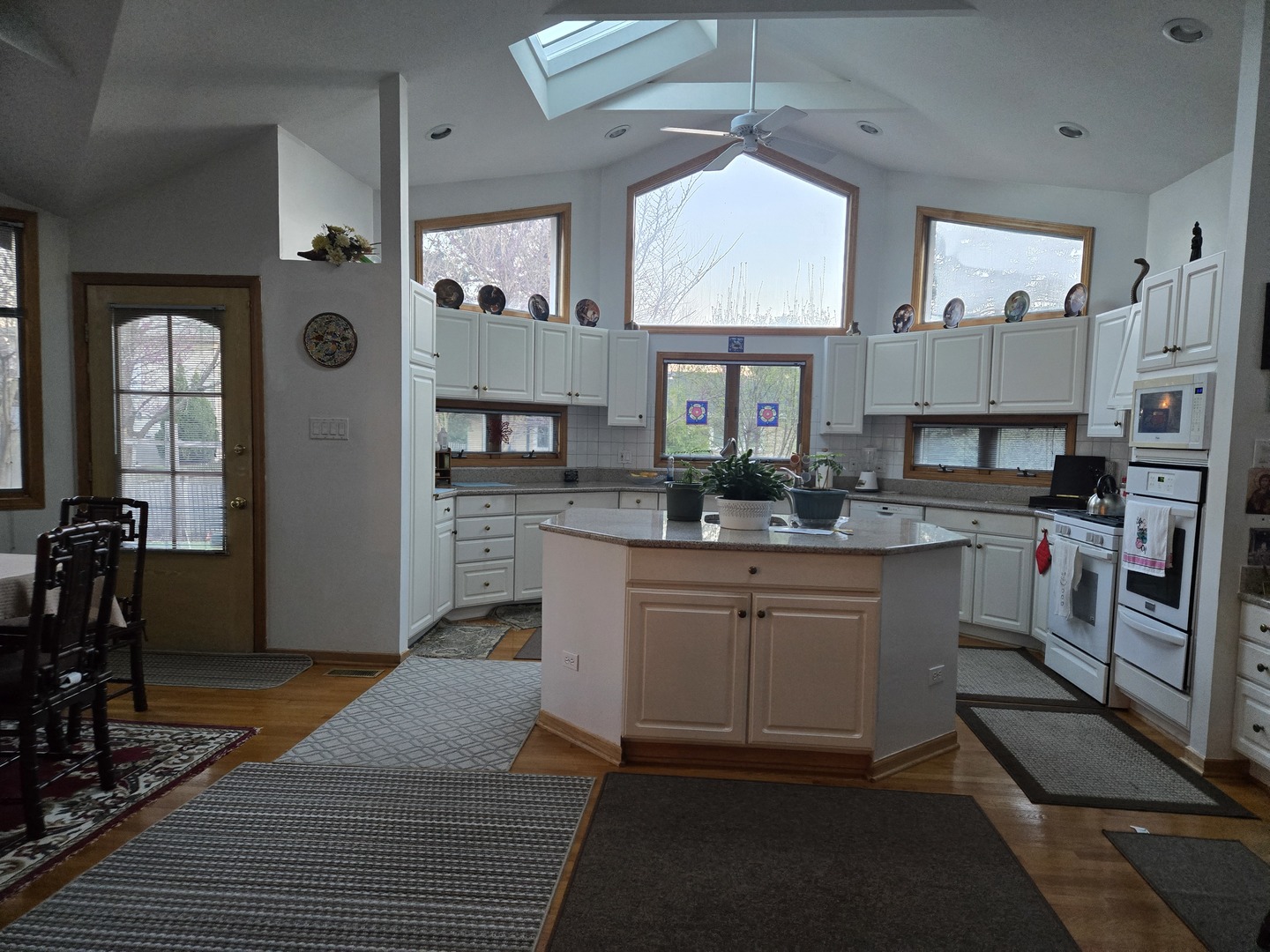 16W731 89th Place, Willowbrook, IL 60527