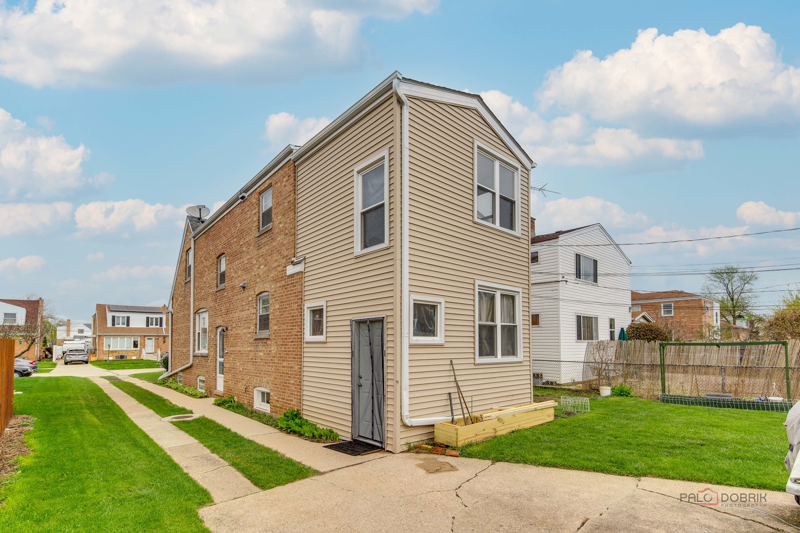 7523 W Cleveland Street, Niles, IL 60714