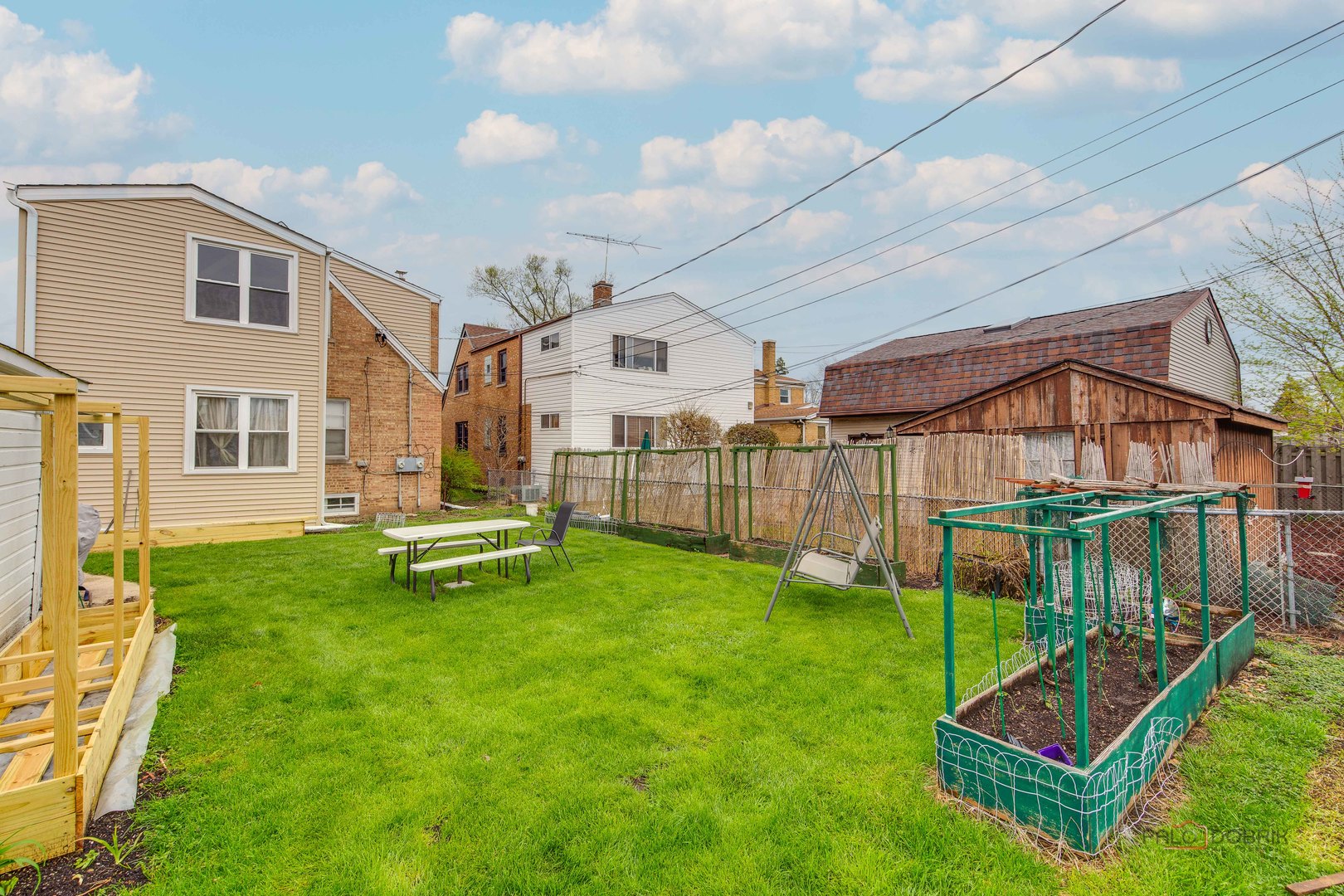 7523 W Cleveland Street, Niles, IL 60714