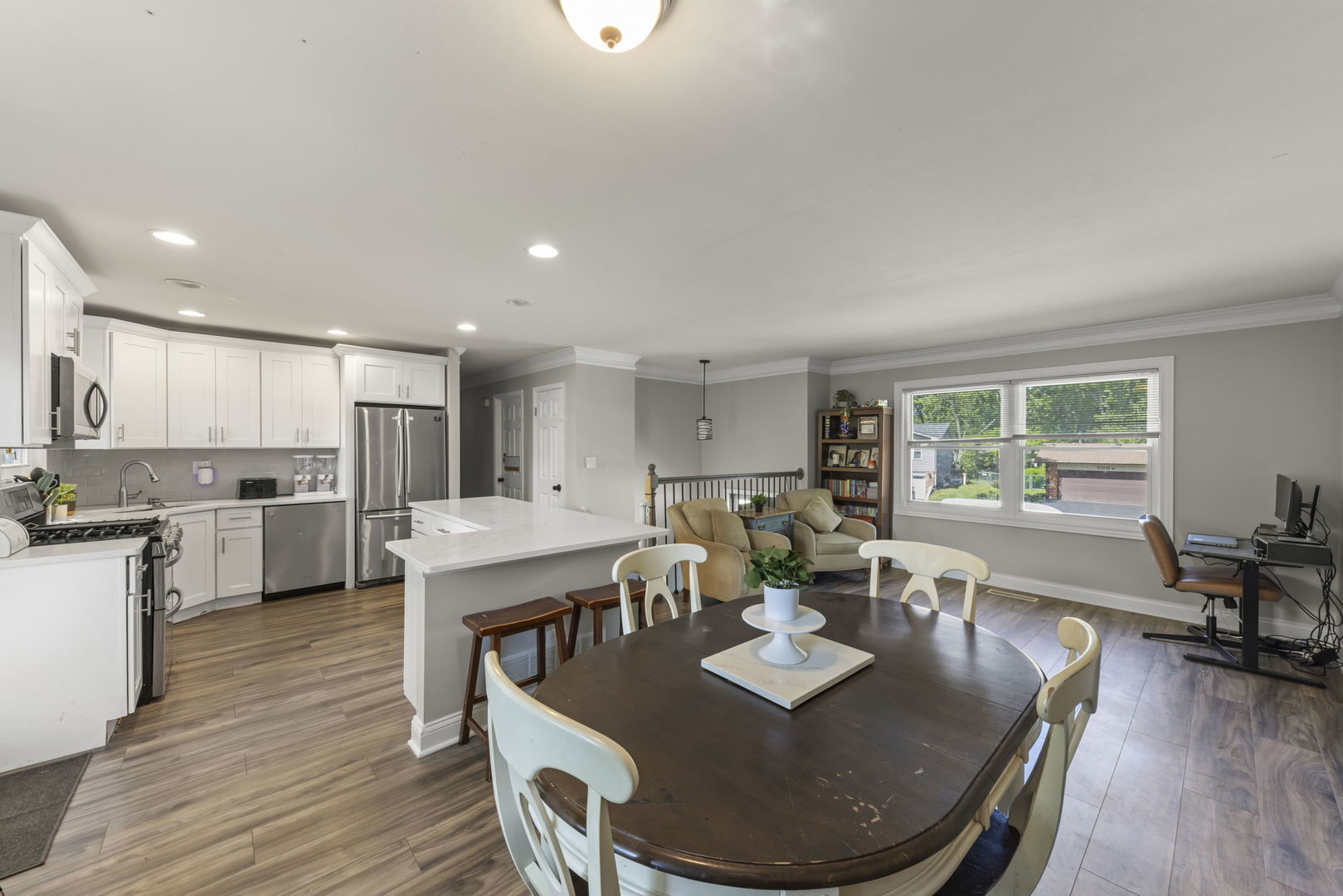 3005 Scenicwood Lane, Woodridge, IL 60517