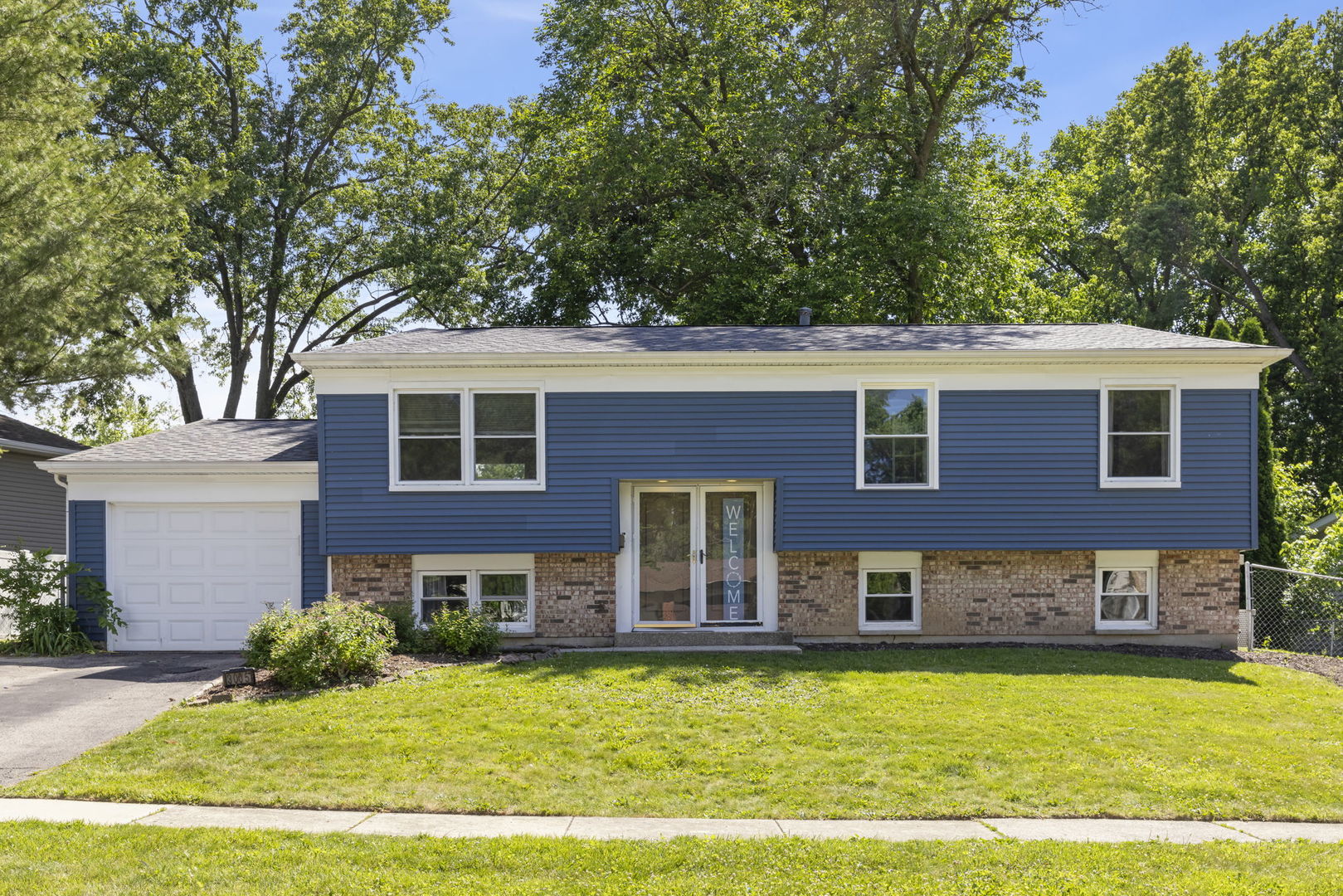 3005 Scenicwood Lane, Woodridge, IL 60517