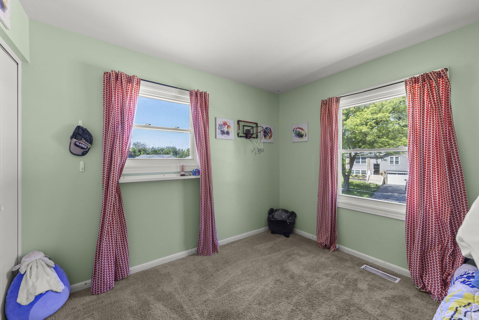 3005 Scenicwood Lane, Woodridge, IL 60517