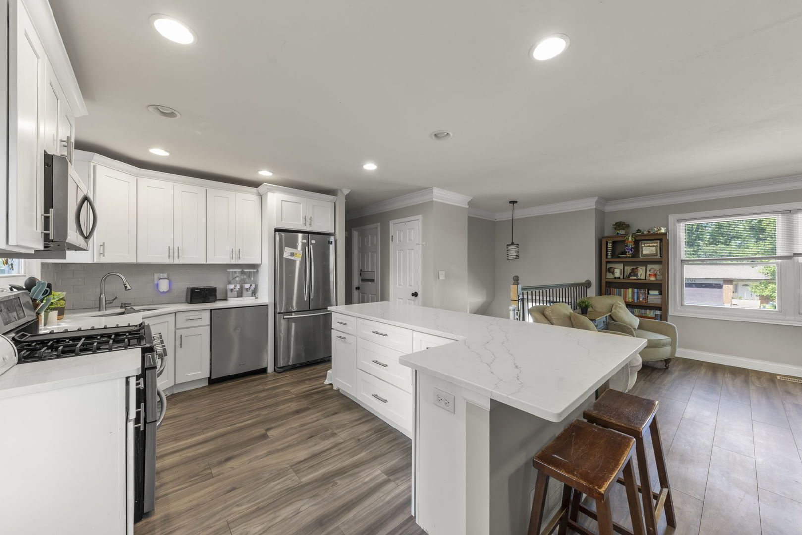 3005 Scenicwood Lane, Woodridge, IL 60517