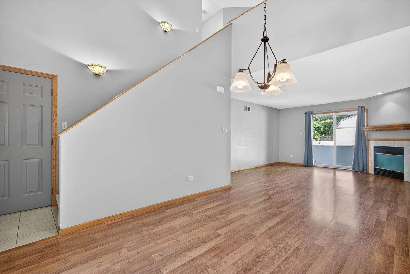302 Grande Drive #C, Minooka, IL 60447