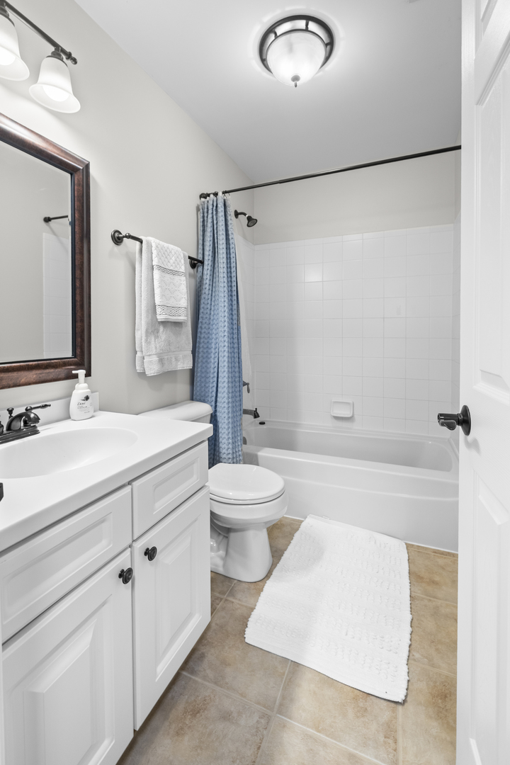 216 TIMBER TRAILS Boulevard #1, Gilberts, IL 60136