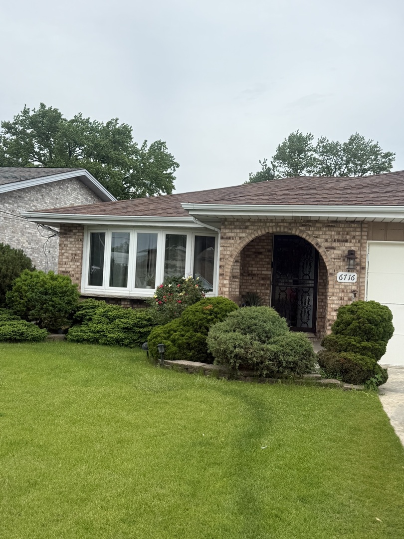 6716 W 89th Place, Oak Lawn, IL 60453