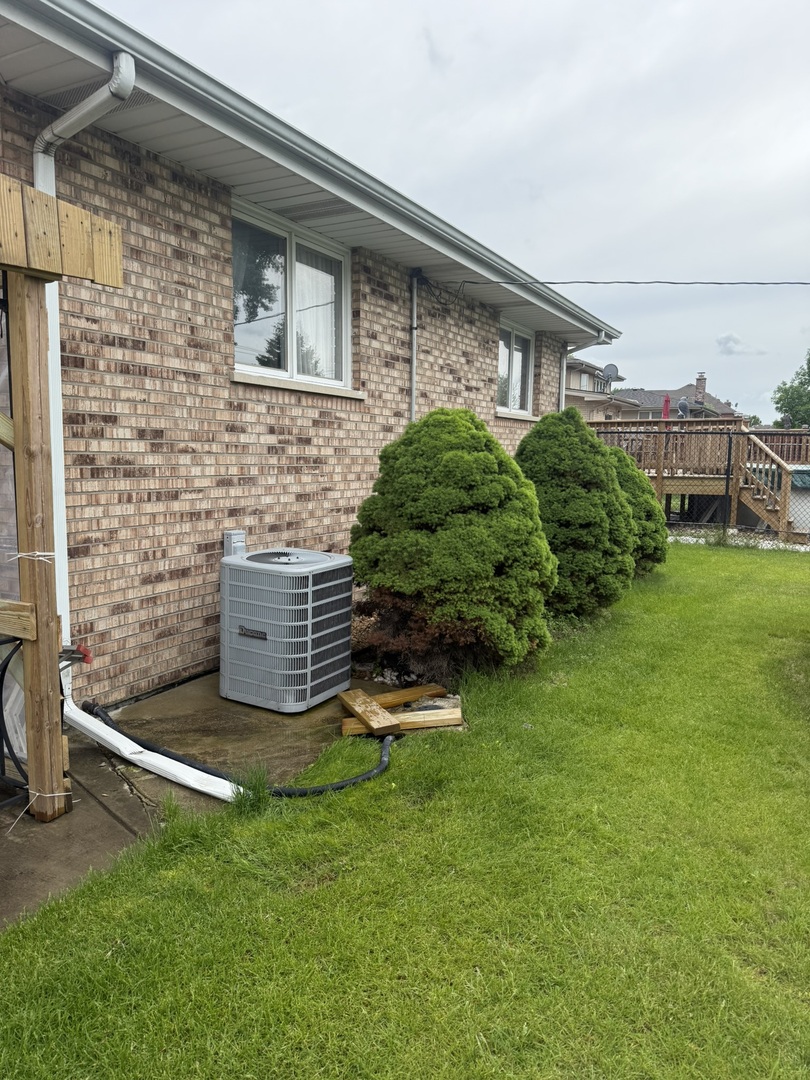 6716 W 89th Place, Oak Lawn, IL 60453