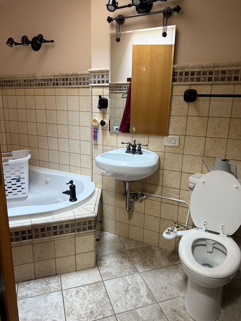 6716 W 89th Place, Oak Lawn, IL 60453